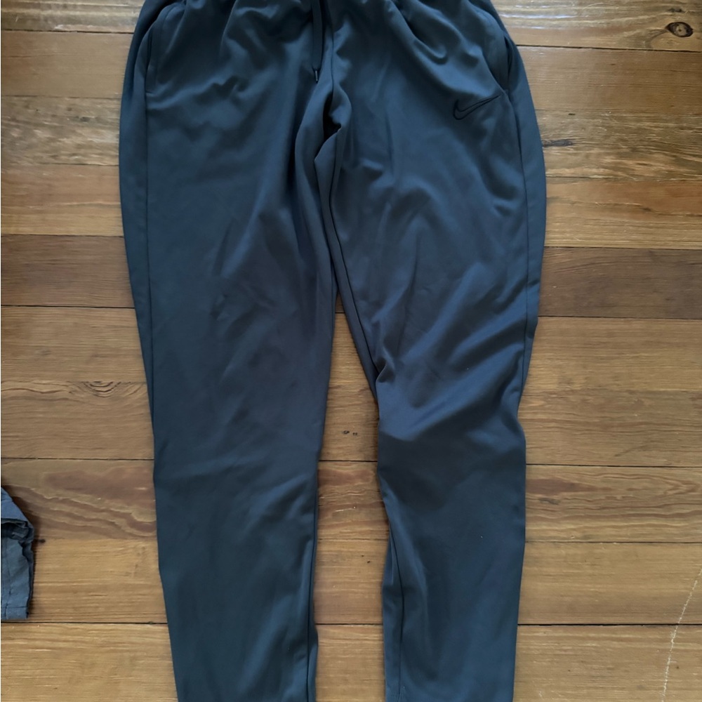 Nike Men's Dark Gray Joggers